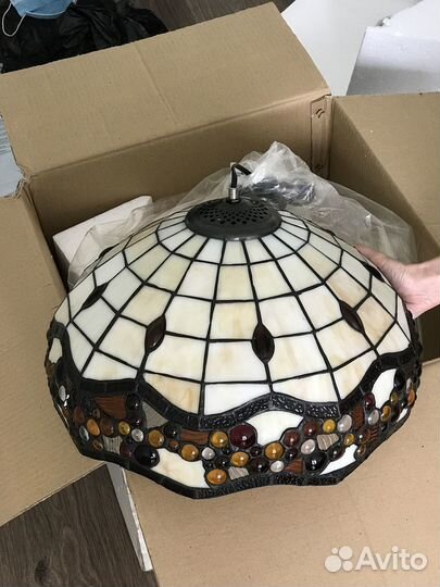 Люстра в стиле Тиффани из цветного стекла