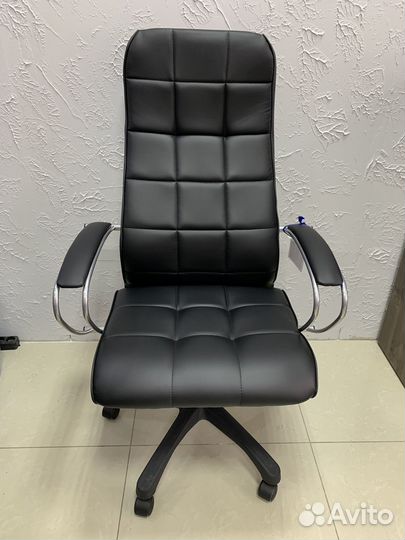 Офисное кресло