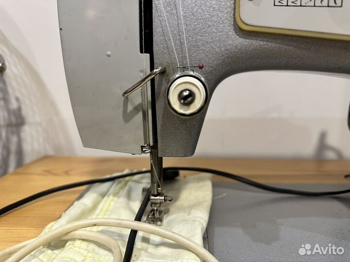 Швейная машинка Подольск 142