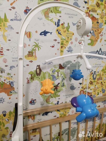 Мобиль на кроватку и погремушки