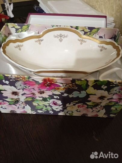 Ваза для фруктов на ножке