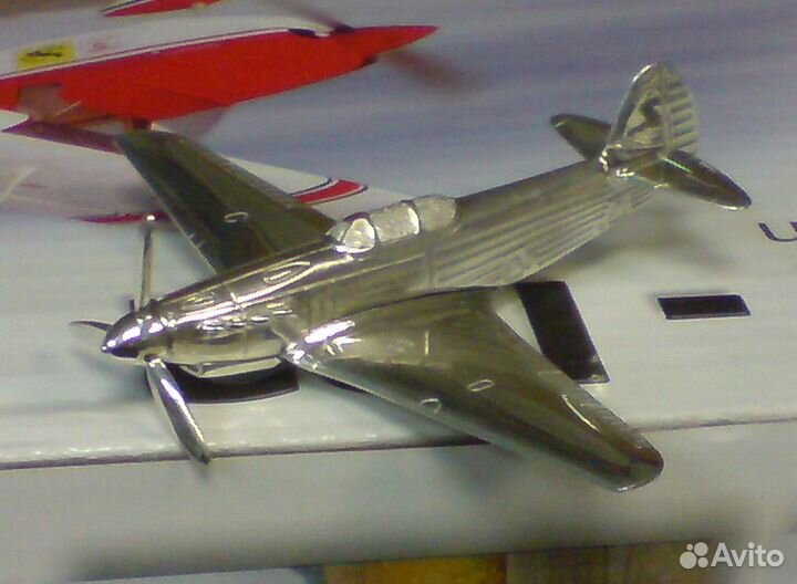 Модель самолета як-9 серебро
