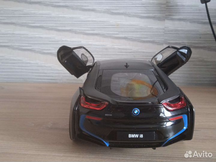 Машина на радиоуправлении BMW i 8
