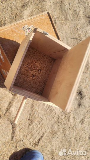 Домики для клеточных птиц. Попугаев, канареек