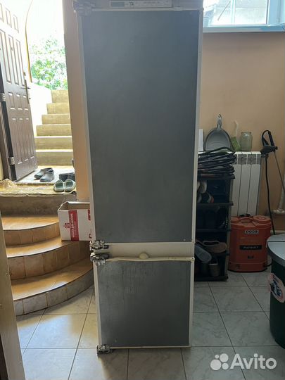 Встраиваемый холодильник Siemens KI30E440