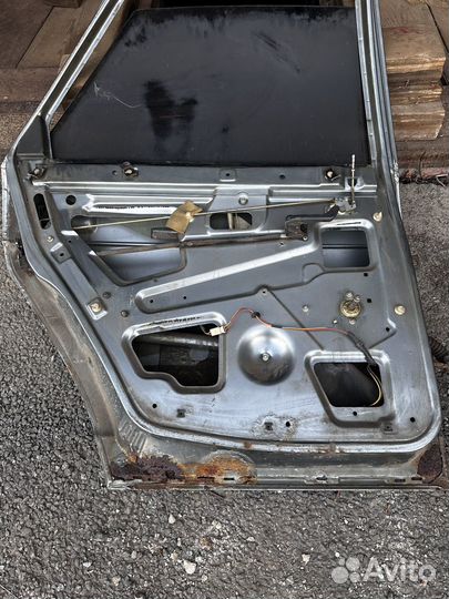 Задняя левая дверь ваз 2110