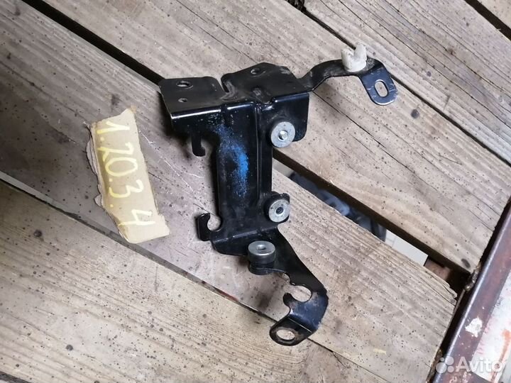 Кронштейн блока ABS Mazda 3 BM