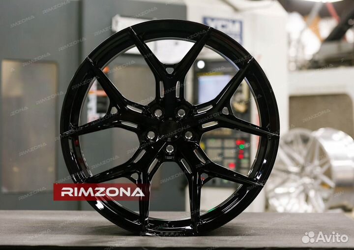 Кованые диски R22 на Porsche Cayenne GTS