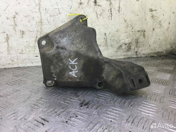 Кронштейн Audi A4 8d0199307g ACK