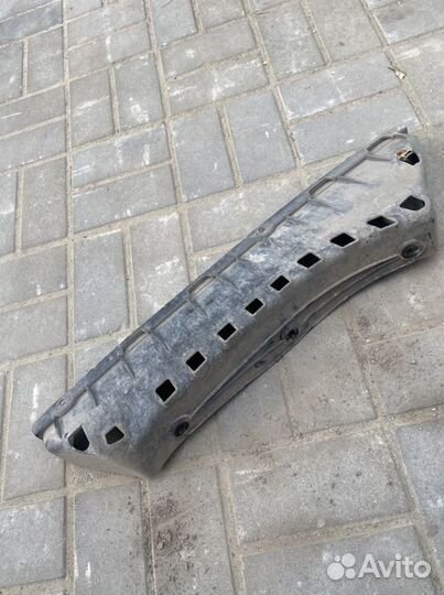 Направляющая заднего бампера BMW Е60