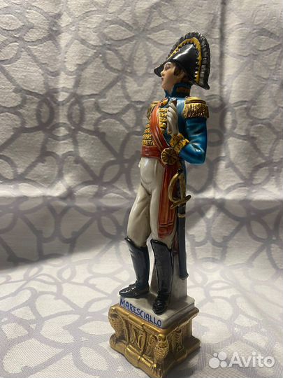 Фарфовая статуэтка маршал