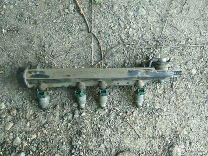 Топливная рампа Гольф 4 1.6 AKL