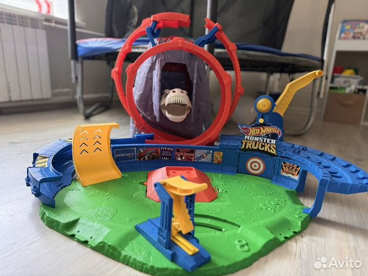 Гоночный трек Hot Wheels Вулкан Арена