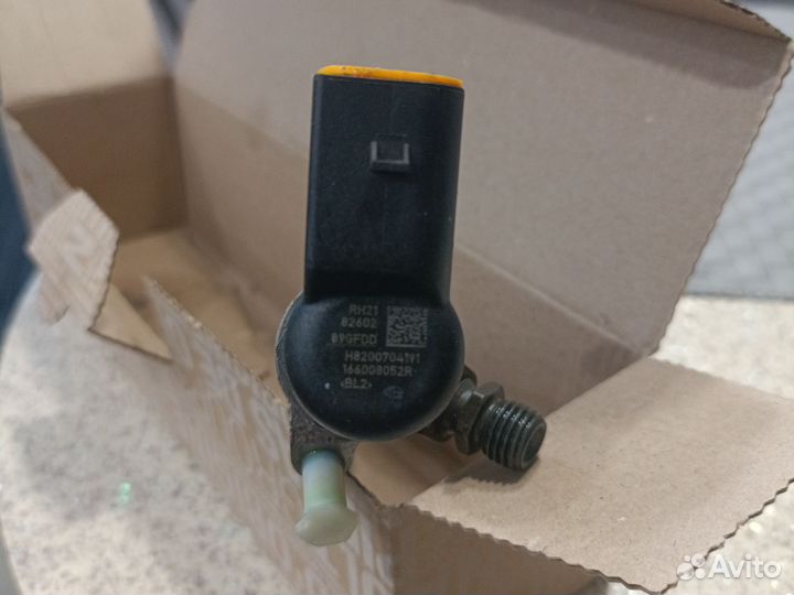 Форсунка двигателя дизель 1,5 DCI Рено Дастер