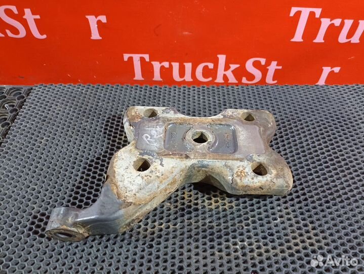 Кронштейн заднего амортизатора левый