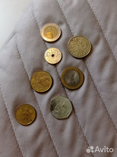 Советские и иностранные бумажные деньги и монеты