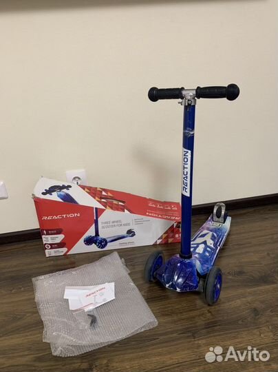 Детский трехколесный самокат Reaction