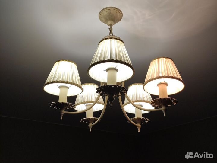 Люстра и два бра