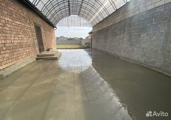 Бетонная стяжка пола мокрая