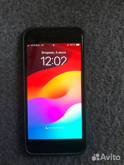 iPhone SE, 64 ГБ