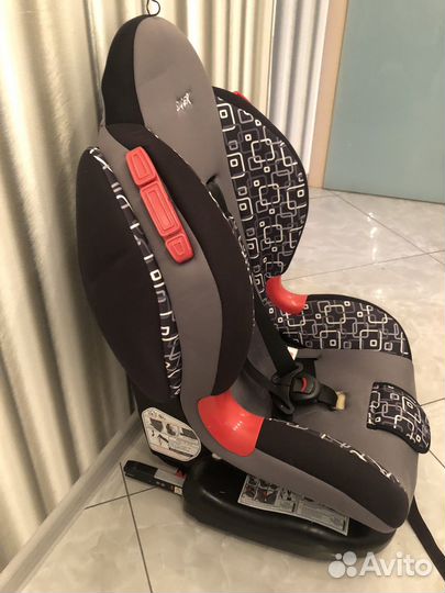 Автомобильное кресло