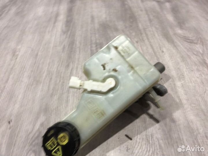 Главный тормозной цилиндр Ford Focus 3 pnda 2011