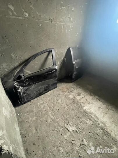 Запчасти и кузов на Весту