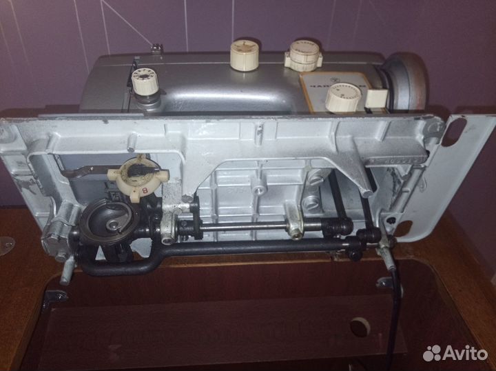 Швейная машинка чайка 142м
