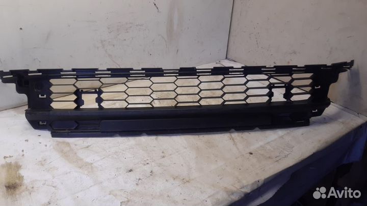 Решетка в бампер центральная Skoda Kodiaq