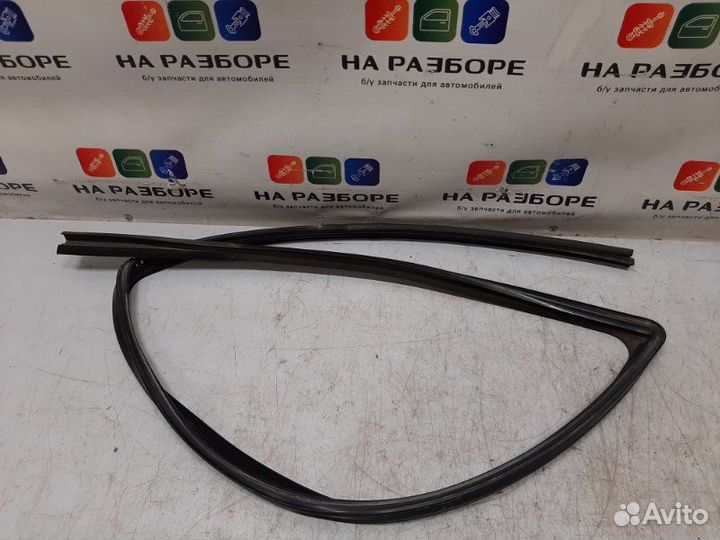 Уплотнительная резинка стекла двери передняя