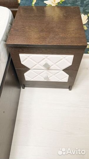 Кровать с 2 тумбочками и матрасом