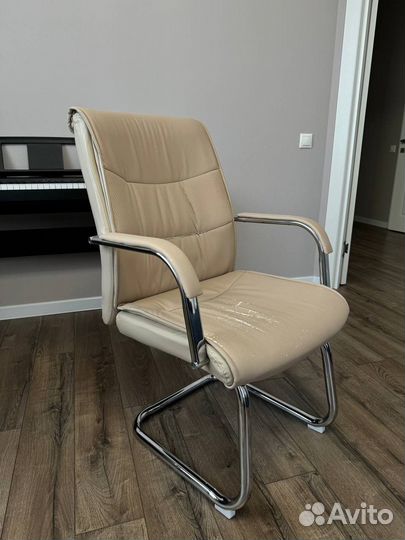 Офисное кресло