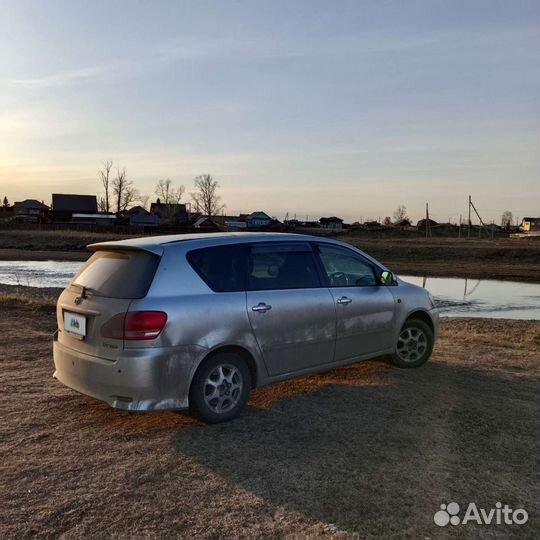 Toyota Ipsum 2.4 AT, 2001, битый, 240 000 км