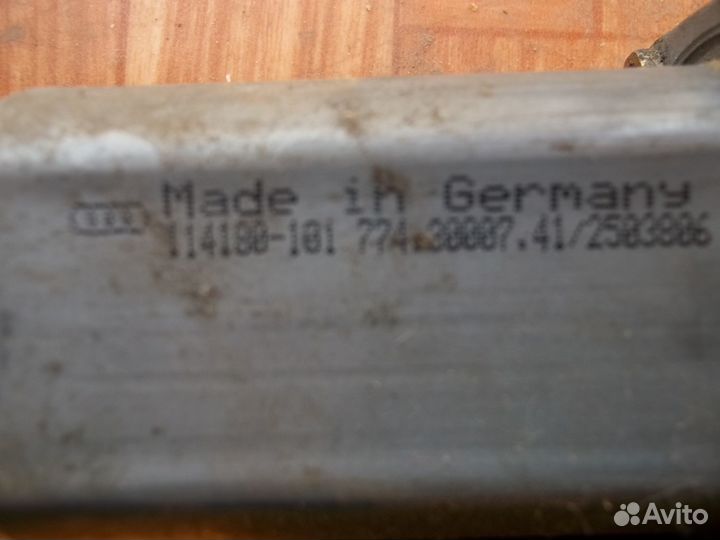 Эл. привод, стеклоподьёмник прав. пер. А6 1998 год