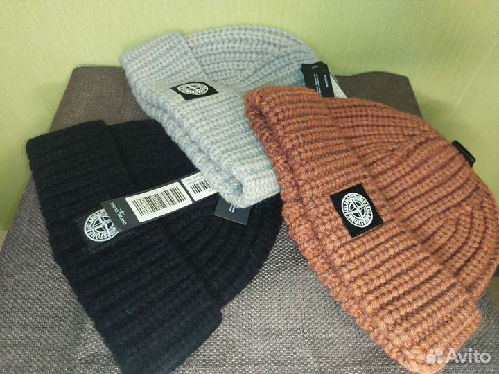 Шапка оранжевая Stone Island