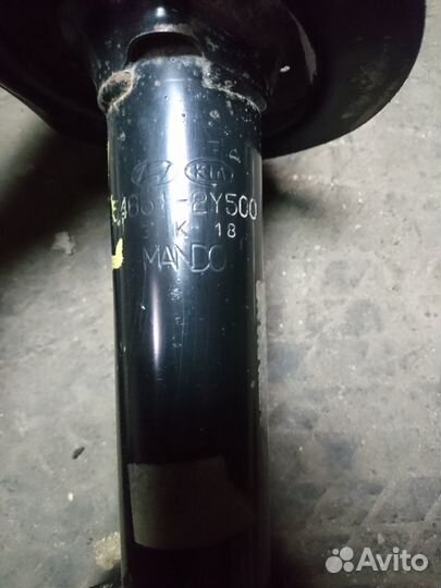 Оригинальный передний амортизатор на KIA sportage