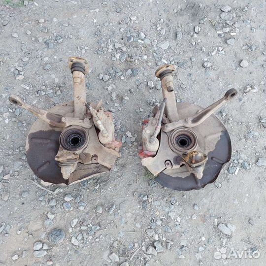 Поворотные кулаки niva