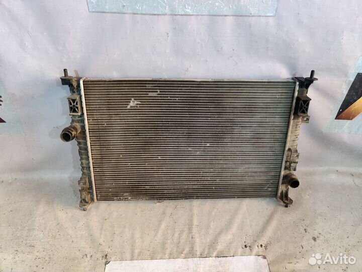 Пежо 3008 2016- Радиатор охлаждения 11099