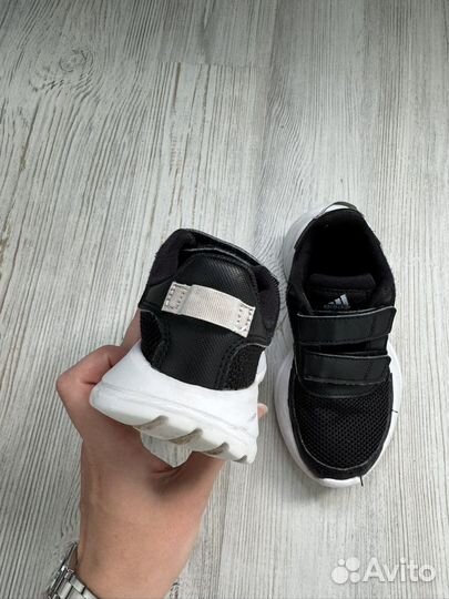 Кроссовки Adidas