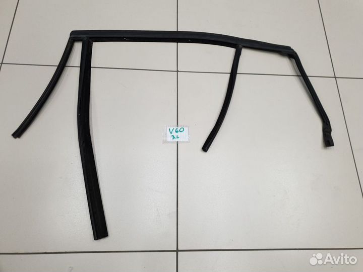 Направляющая стекла задней левой двери Volvo V60