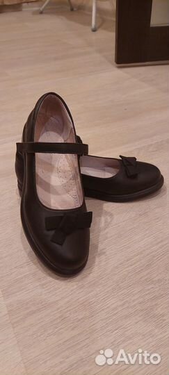 Туфли для девочки бу 1 раз