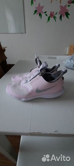 Дышащие кроссовки для девочки nike