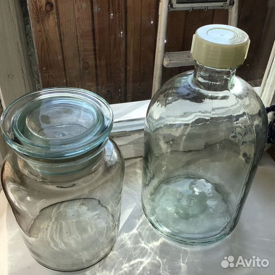 Большие стеклянные емкости