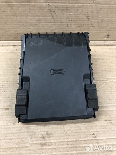 Крышка блока предохранителей VW Tiguan 1 VAG