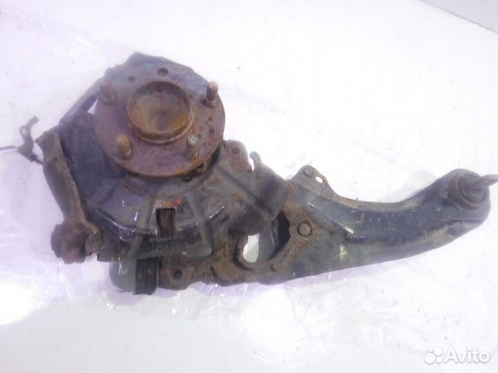 Кулак задний правый Мазда