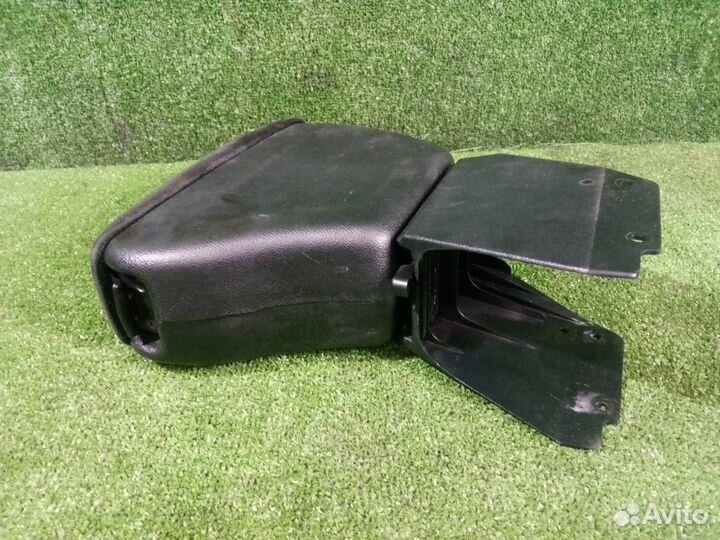 Подлокотник Volkswagen Polo 9N BKY (1.4) 2005