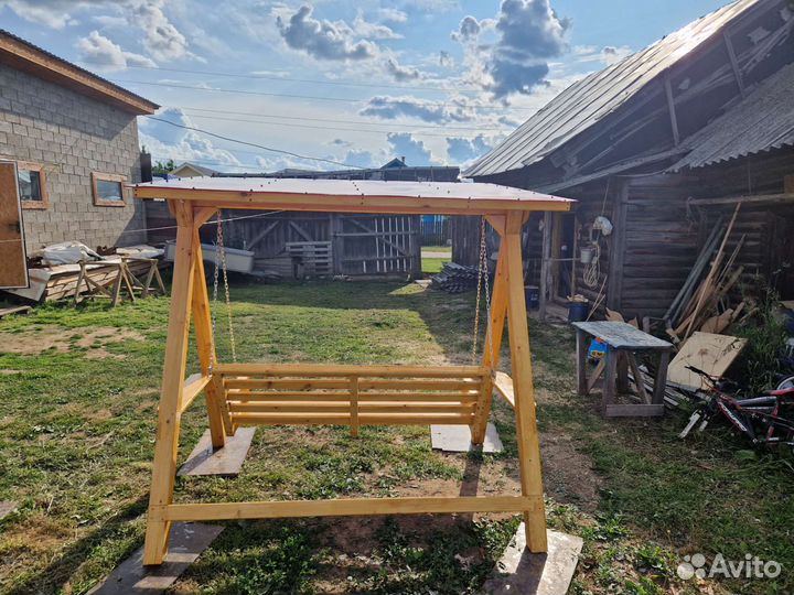 Садовые качели из дерева