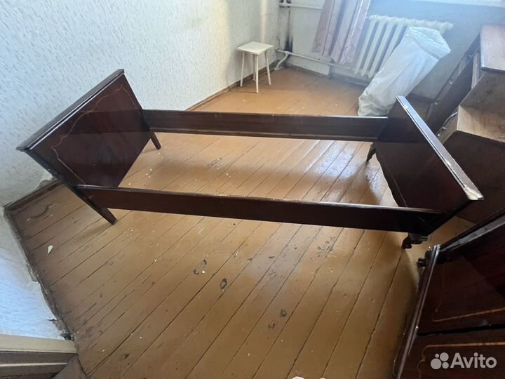 Кровать из коллекции Большой тюльпан Венгрия