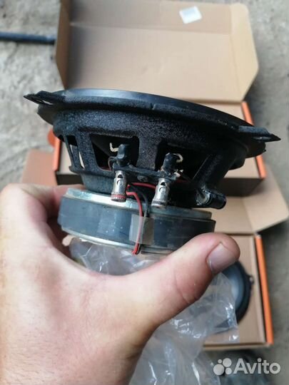 Акустические колонки в автомобили