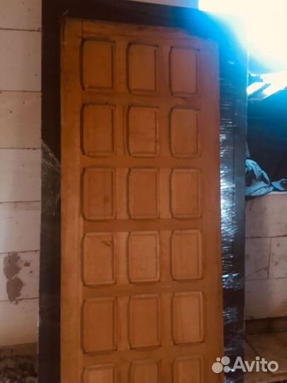 Дверь входная,деревянная